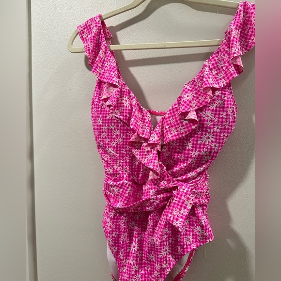 Lilly Pulitzer Delphie Pink Gingham Floral Ruffled One Piece Swimsuit Sz 4 NWT - Picture 2 of 8